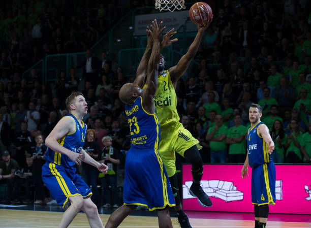 两次助攻的 两次助攻的