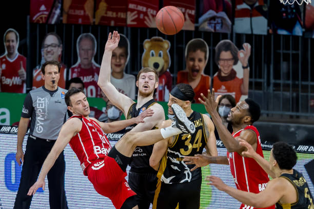 詹姆斯压哨 詹姆斯压哨